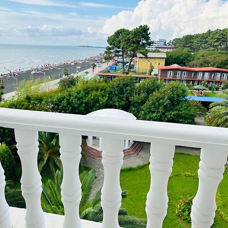 Claude Monet Beach Hotel Ureki Bagian luar foto