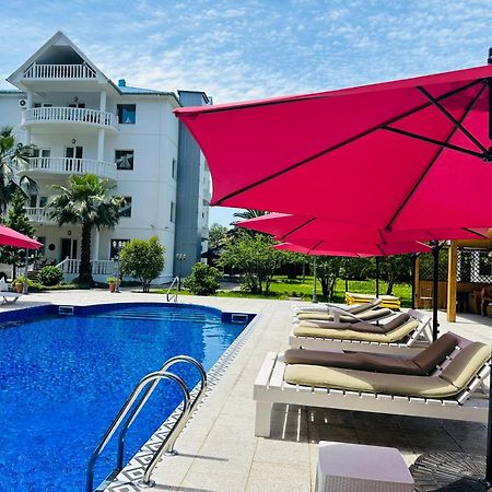 Claude Monet Beach Hotel Ureki Bagian luar foto