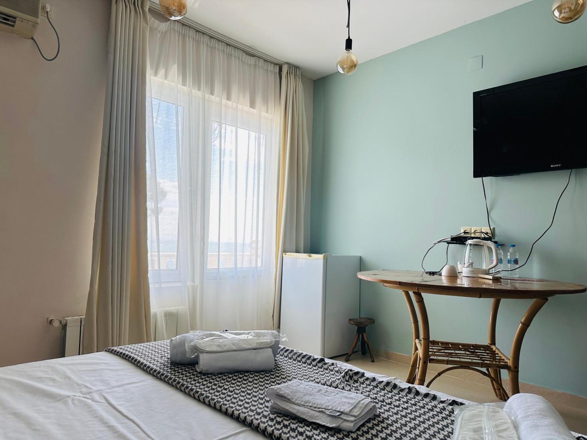 Claude Monet Beach Hotel Ureki Bagian luar foto