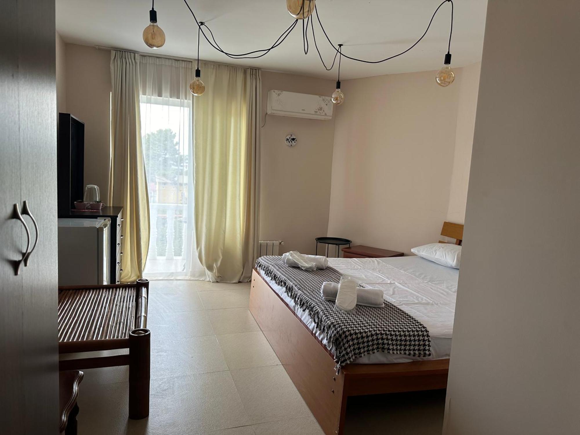 Claude Monet Beach Hotel Ureki Bagian luar foto