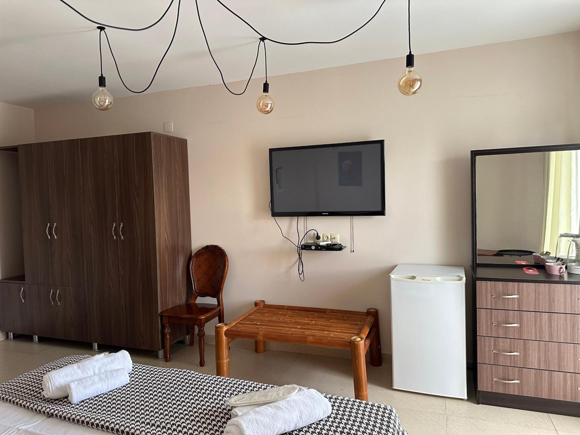 Claude Monet Beach Hotel Ureki Bagian luar foto