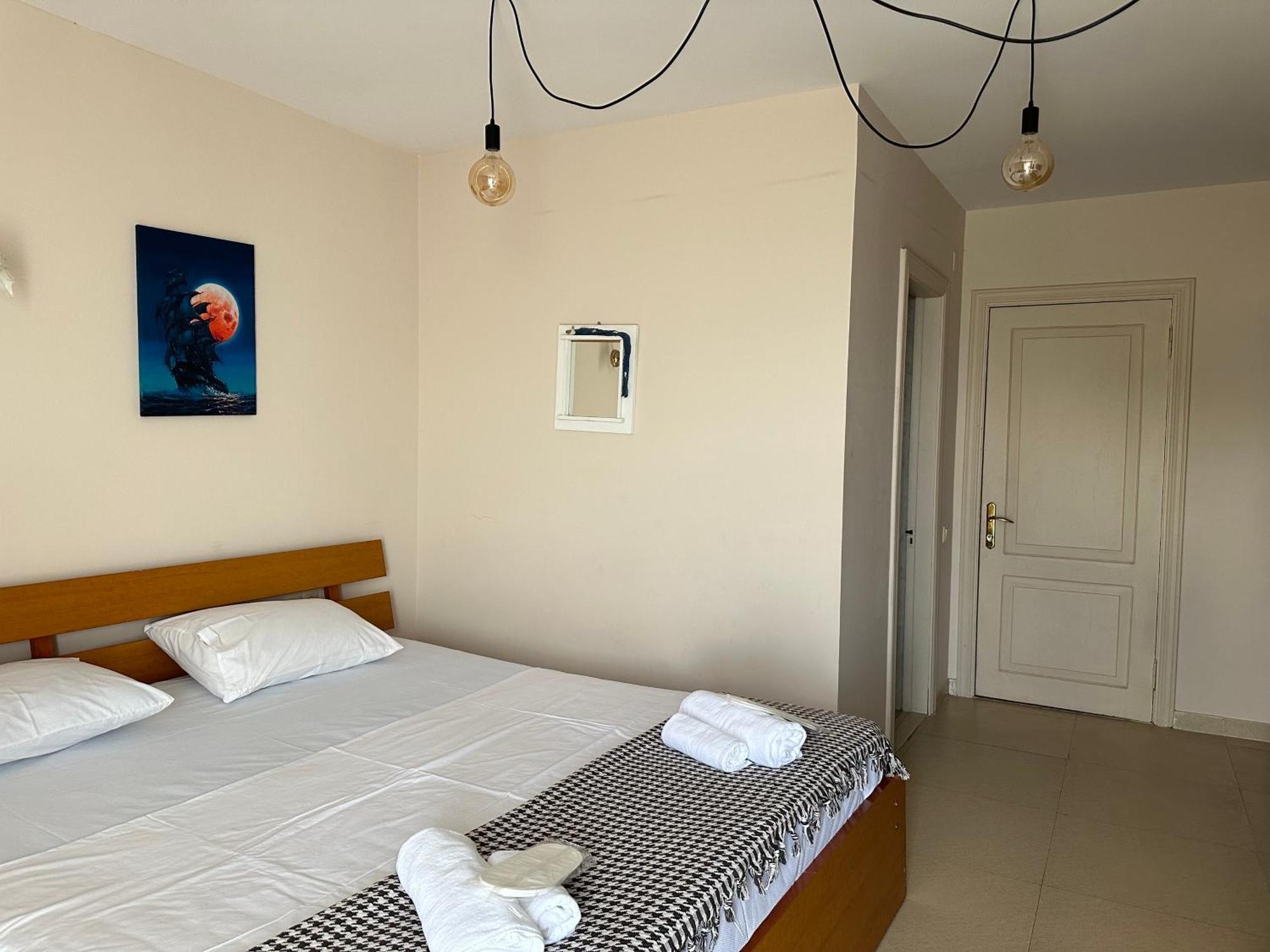 Claude Monet Beach Hotel Ureki Bagian luar foto