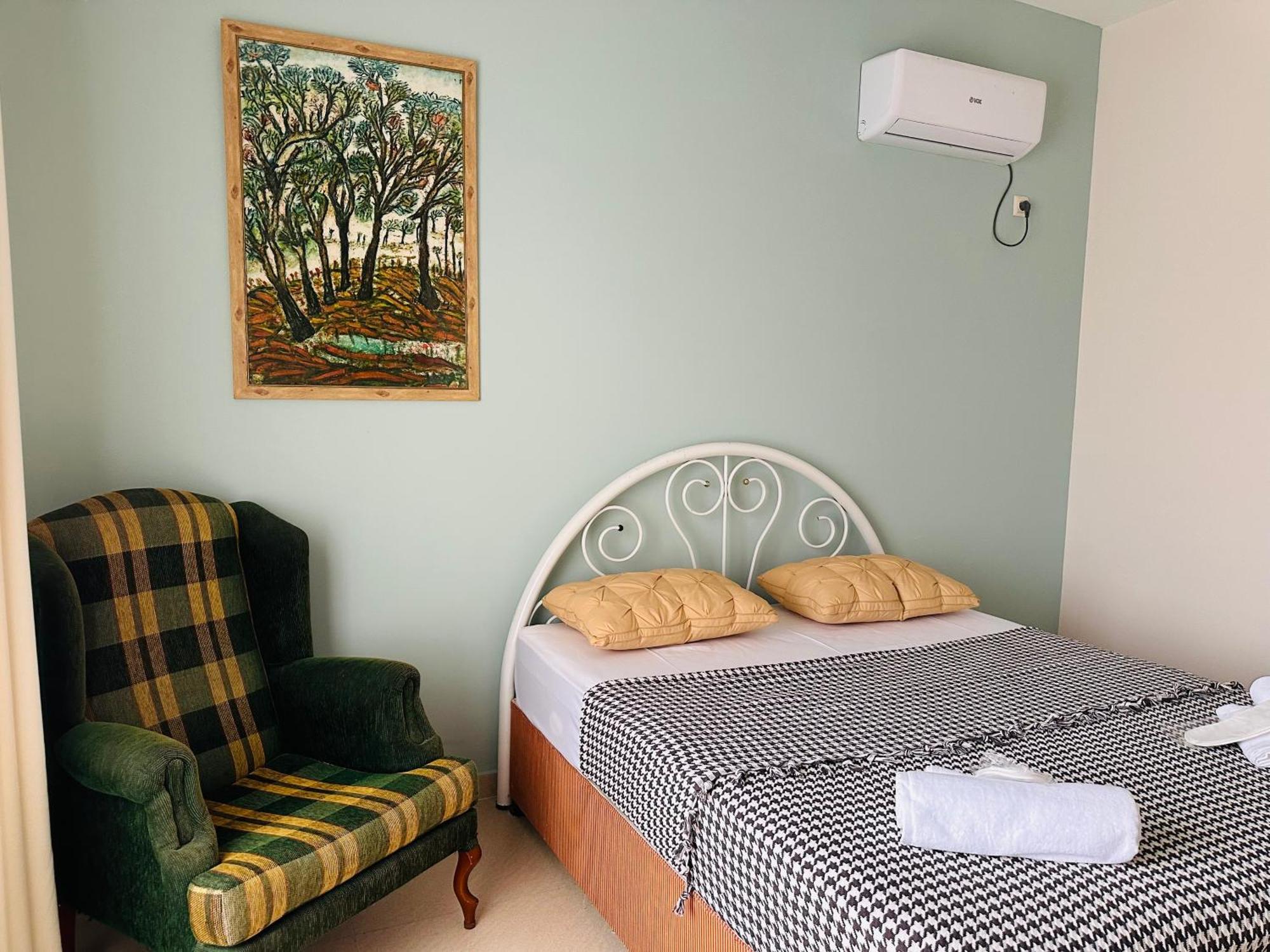 Claude Monet Beach Hotel Ureki Bagian luar foto