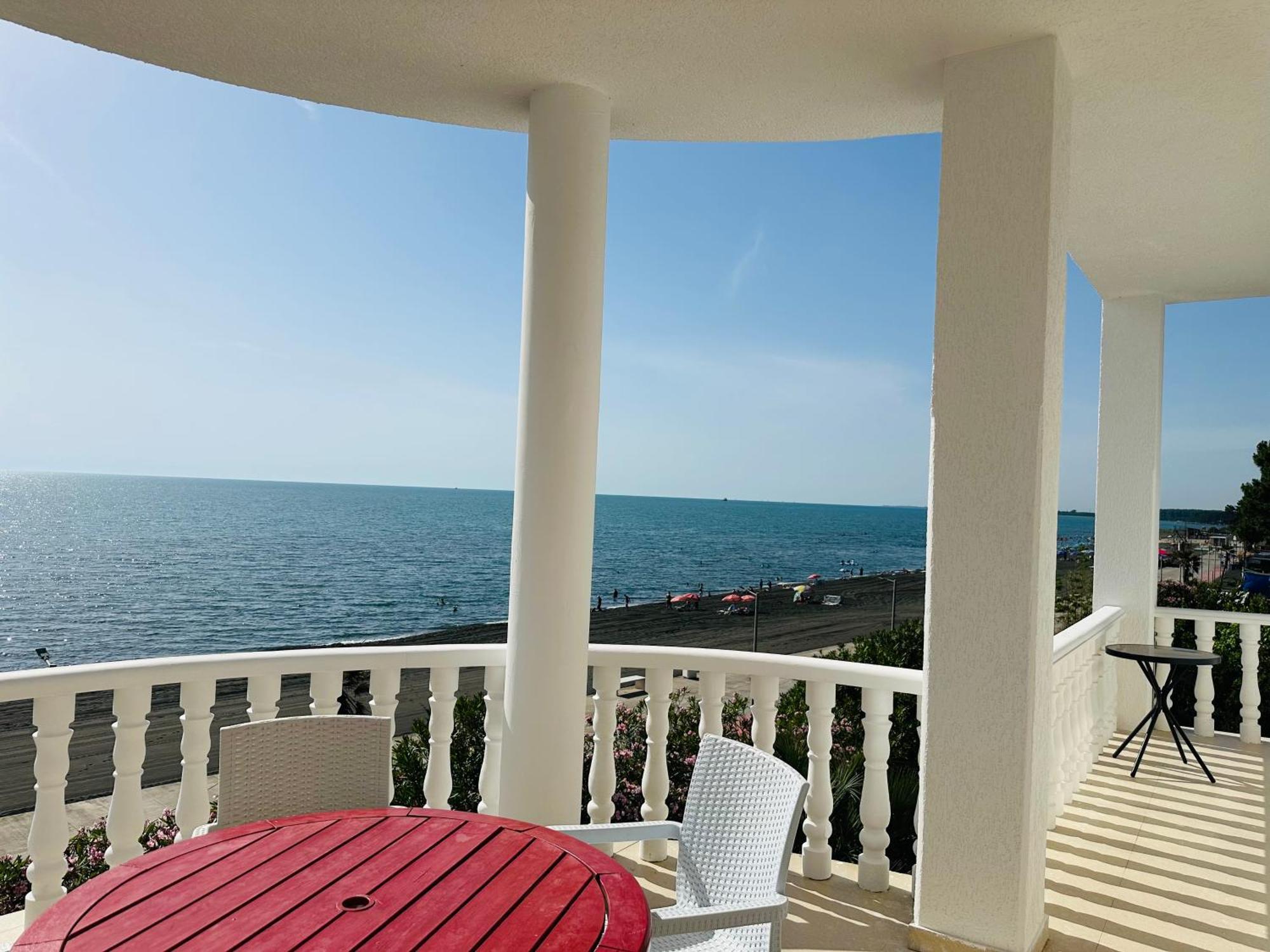 Claude Monet Beach Hotel Ureki Bagian luar foto