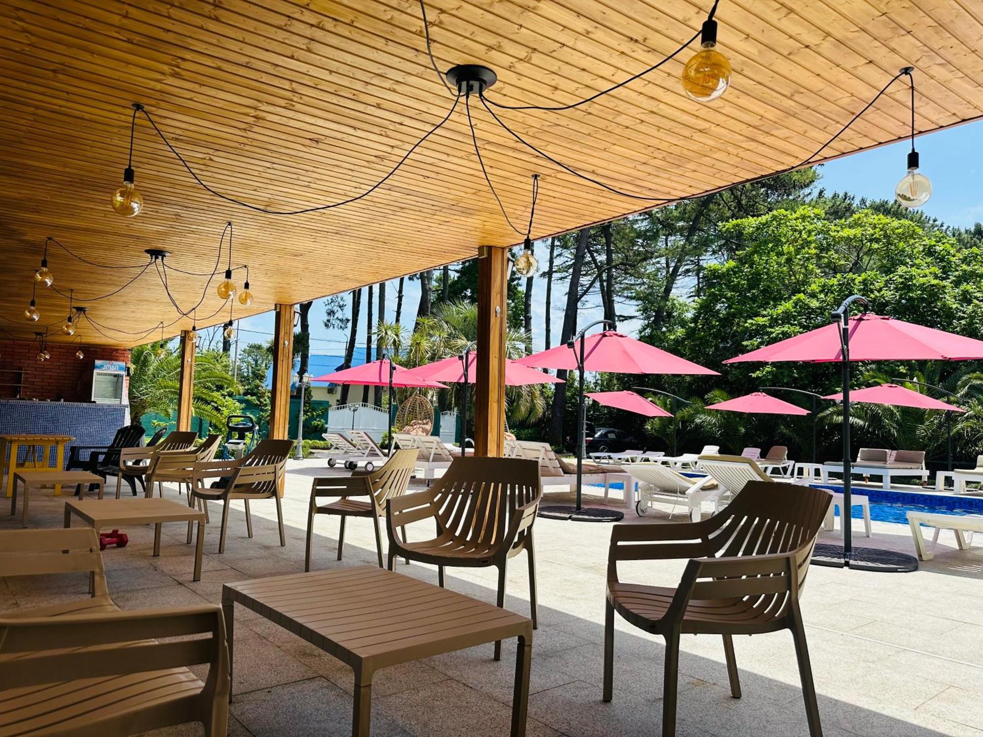 Claude Monet Beach Hotel Ureki Bagian luar foto
