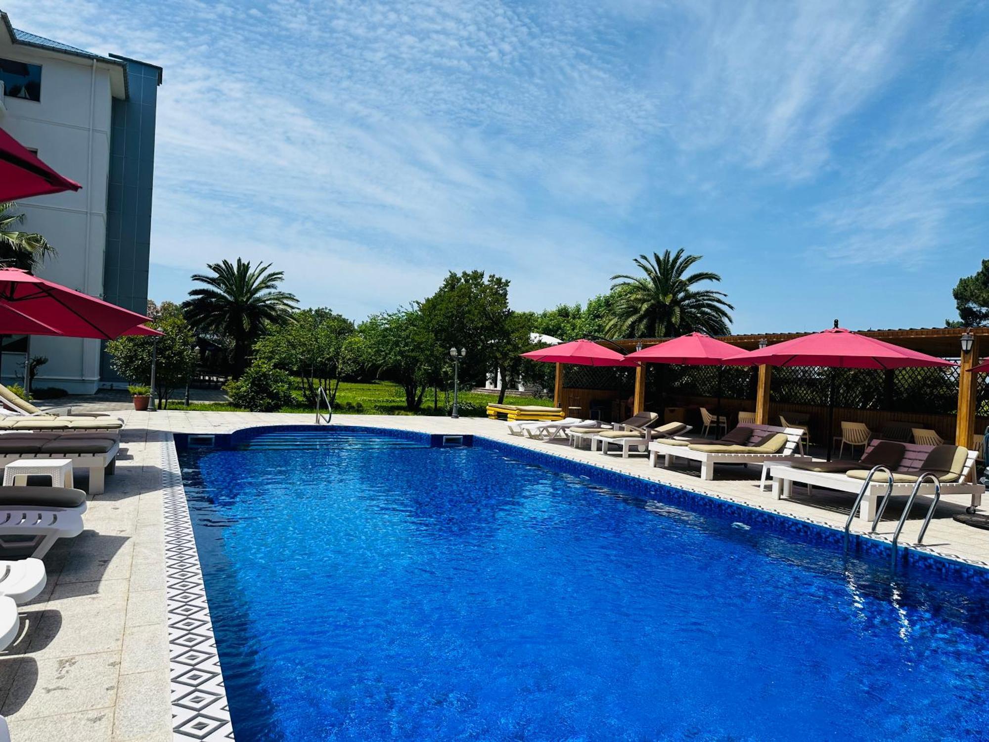 Claude Monet Beach Hotel Ureki Bagian luar foto