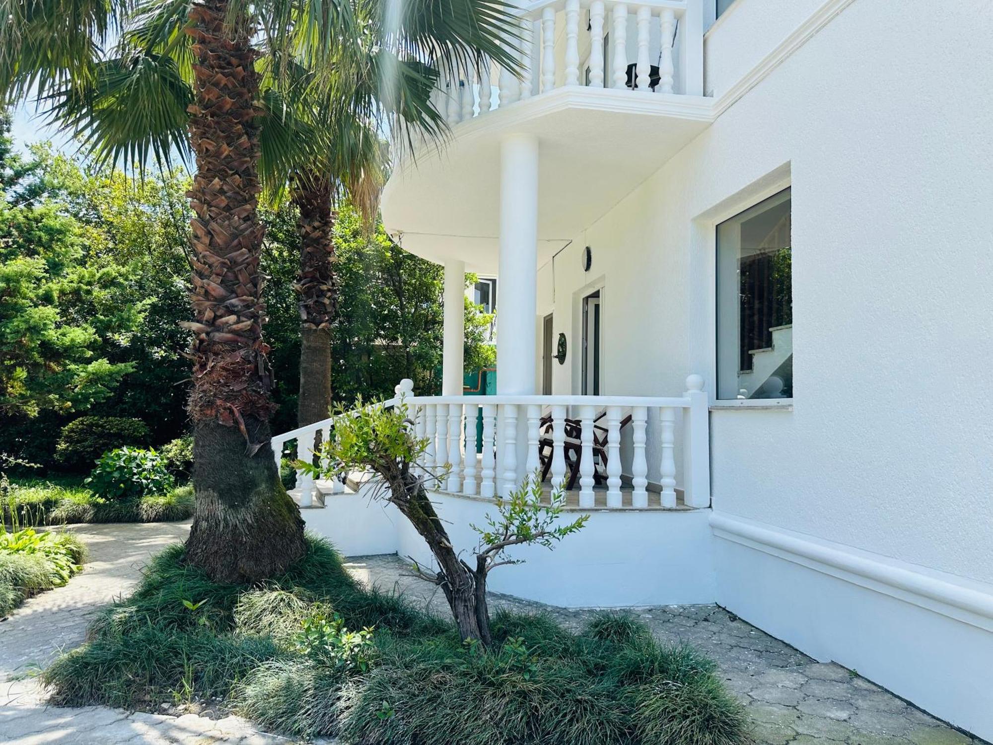Claude Monet Beach Hotel Ureki Bagian luar foto