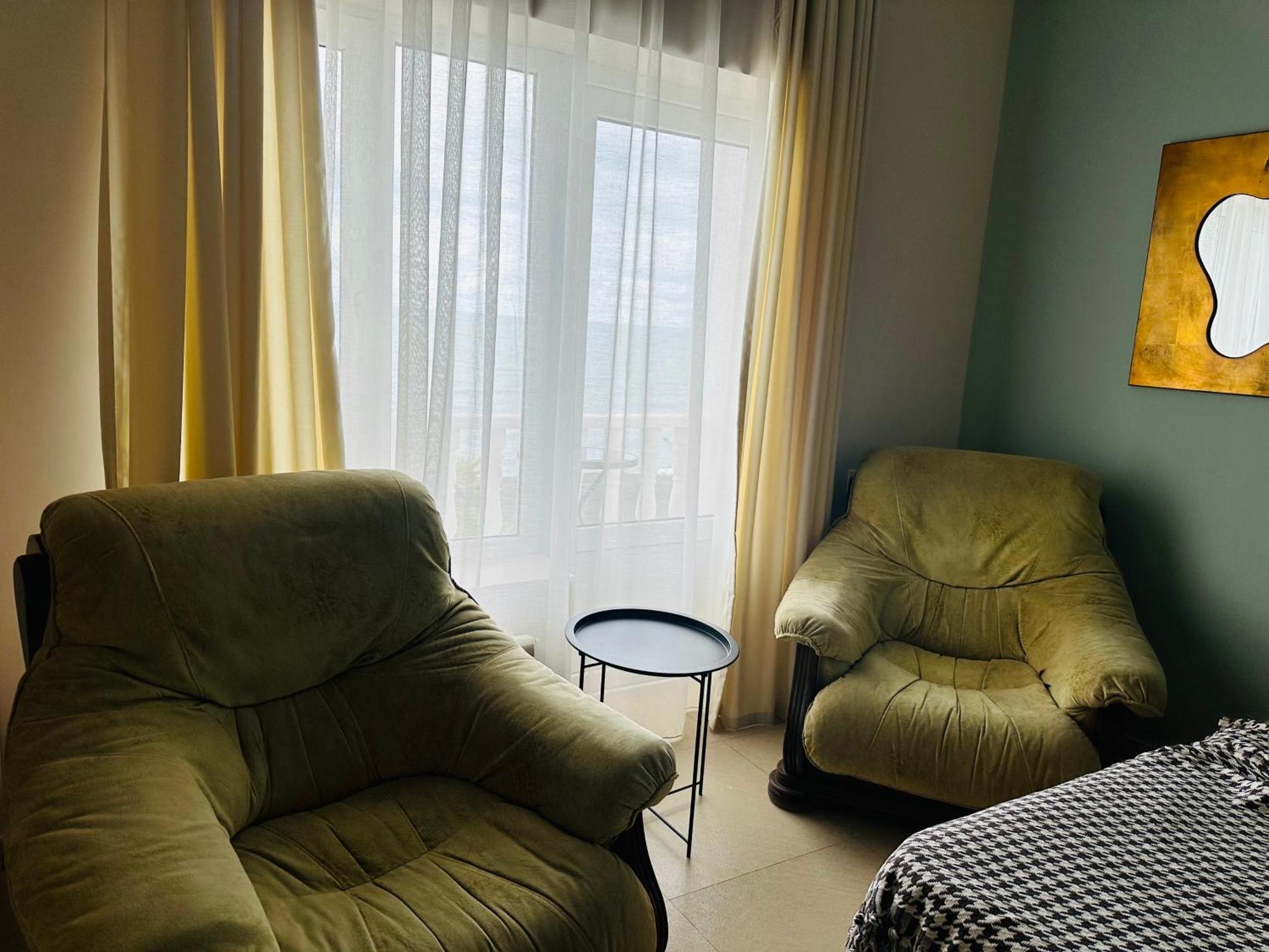 Claude Monet Beach Hotel Ureki Bagian luar foto