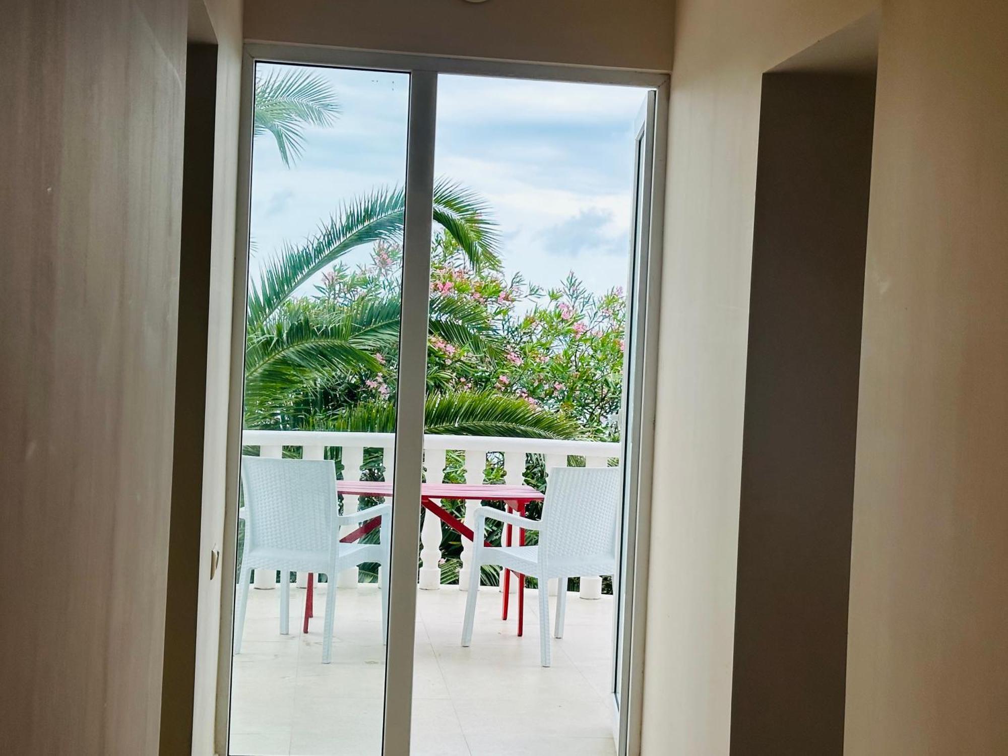 Claude Monet Beach Hotel Ureki Bagian luar foto