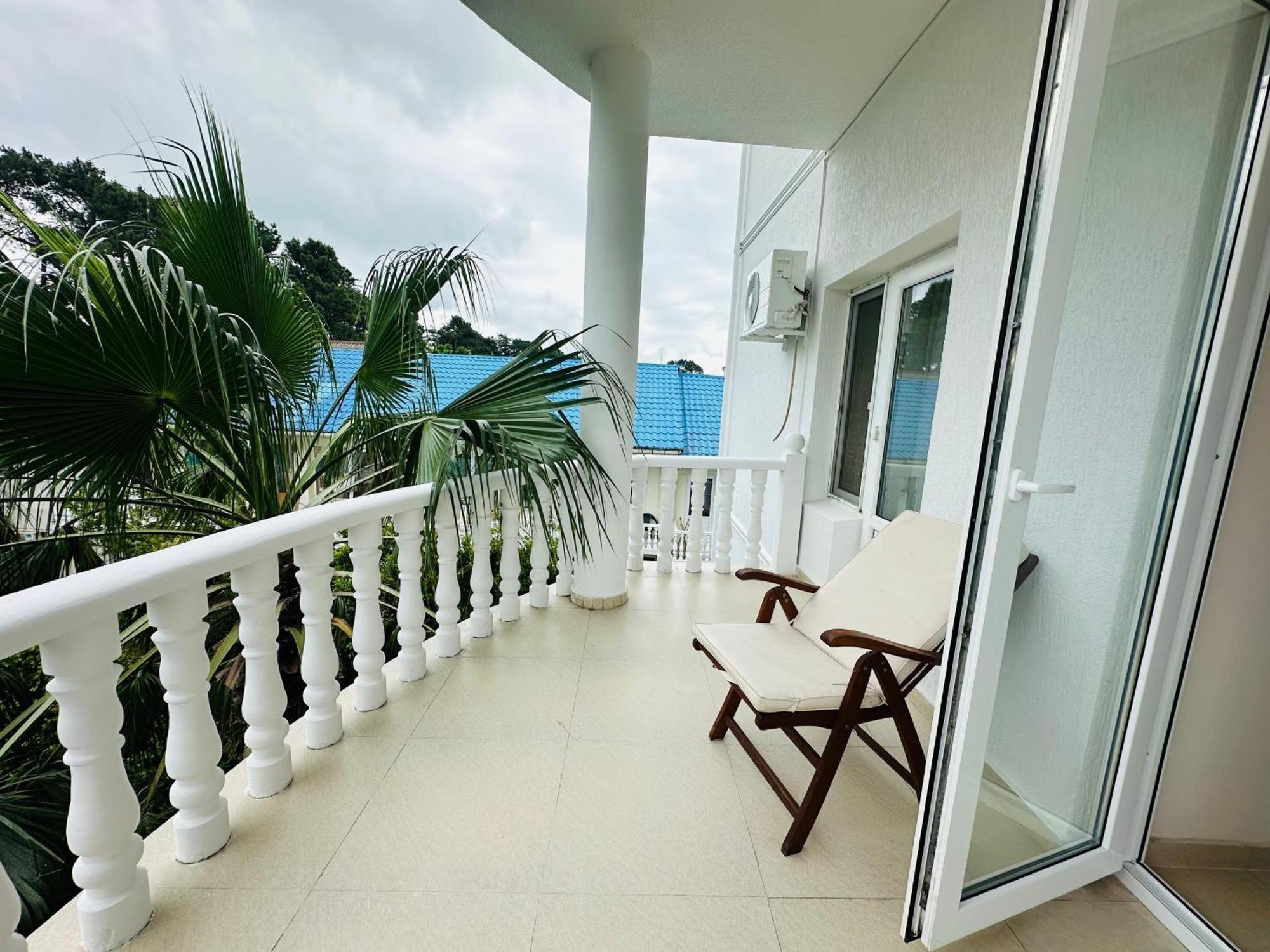 Claude Monet Beach Hotel Ureki Bagian luar foto